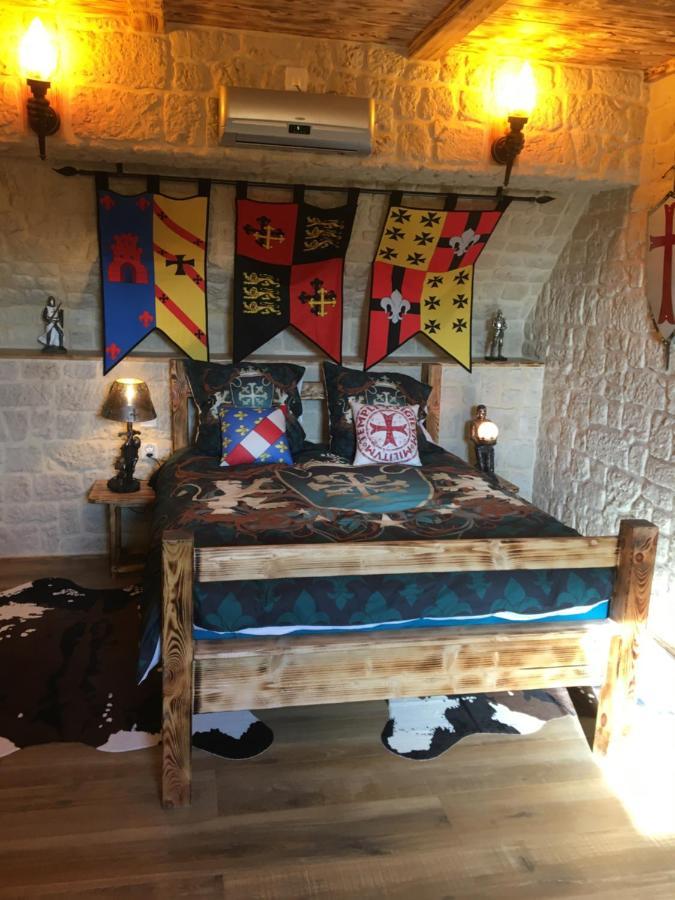 chambre d'hôte medieval du vieux bourg Chailloue Exterior foto